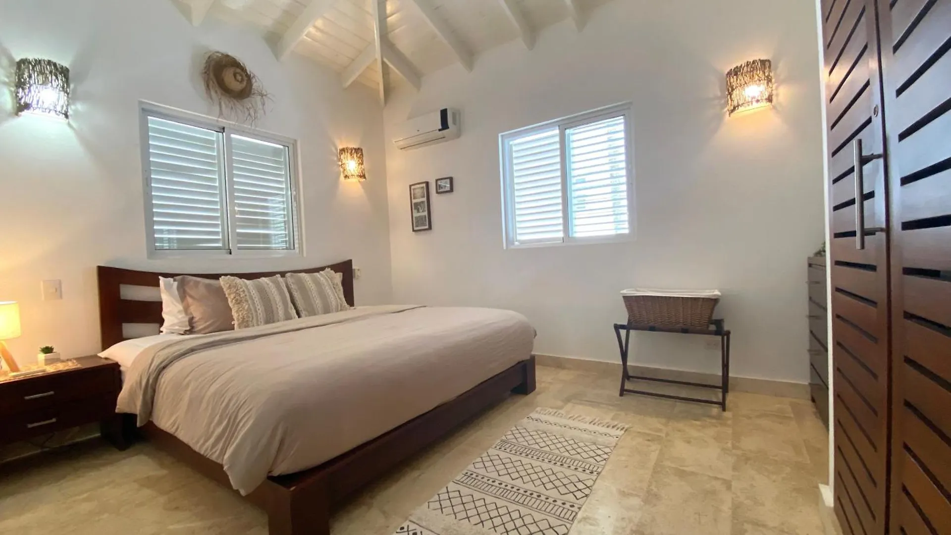 Villa 4Bdrms 3.5Baths With Pool, Jacuzzi And Starlink Wifi 拉斯特拉纳斯