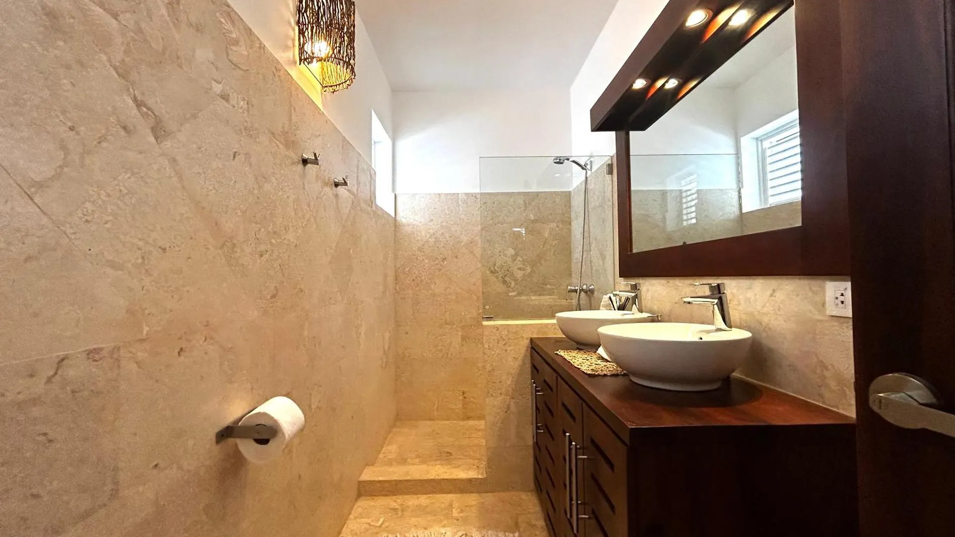 Villa 4Bdrms 3.5Baths With Pool, Jacuzzi And Starlink Wifi 拉斯特拉纳斯