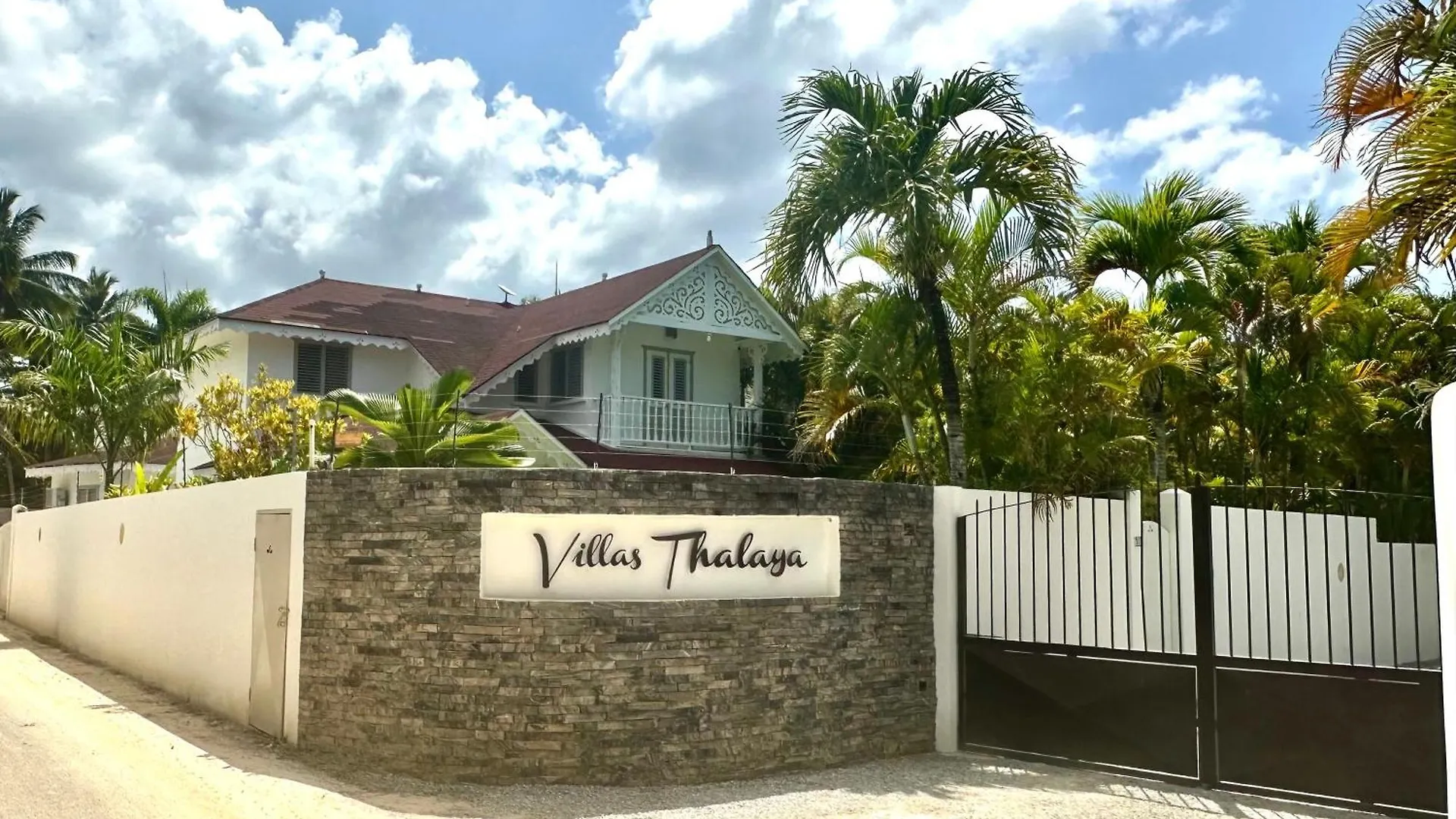Villa 4Bdrms 3.5Baths With Pool, Jacuzzi And Starlink Wifi 拉斯特拉纳斯